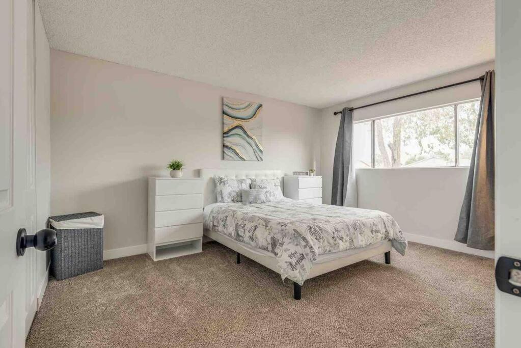 Cozy Home! 16 Min Away From Strip And Fremont لاس فيغاس المظهر الخارجي الصورة