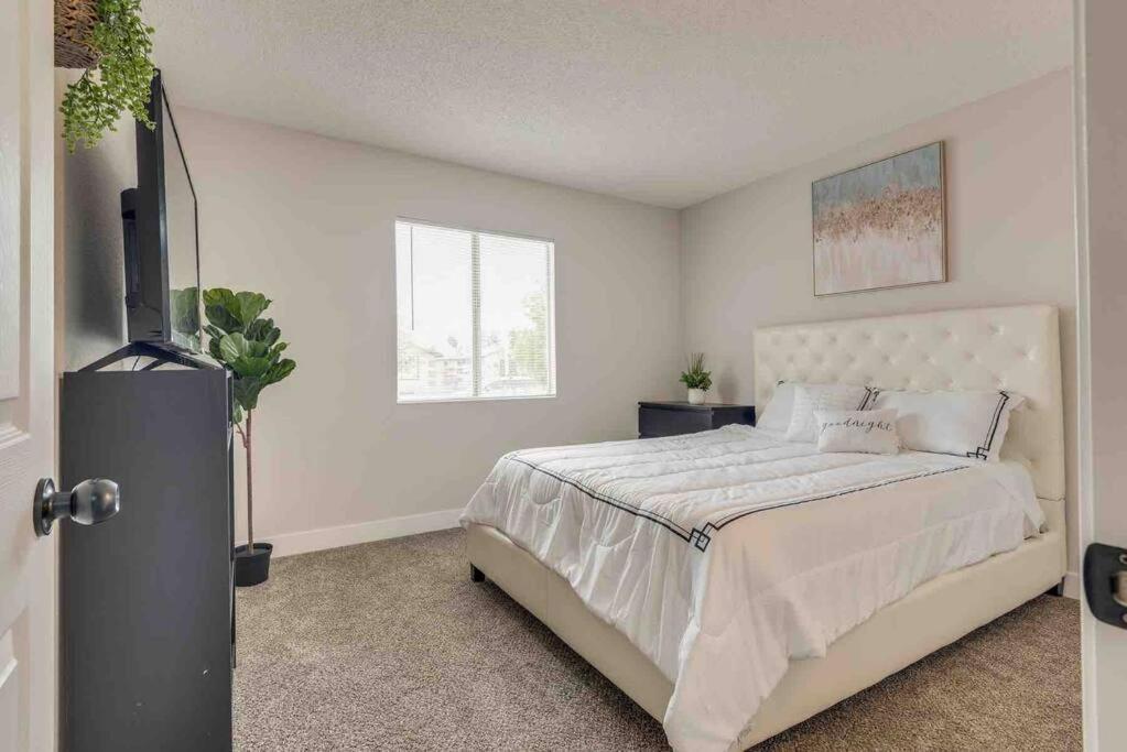 Cozy Home! 16 Min Away From Strip And Fremont لاس فيغاس المظهر الخارجي الصورة