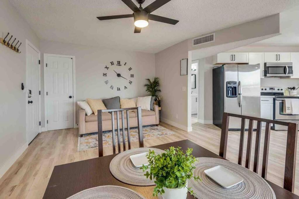 Cozy Home! 16 Min Away From Strip And Fremont لاس فيغاس المظهر الخارجي الصورة