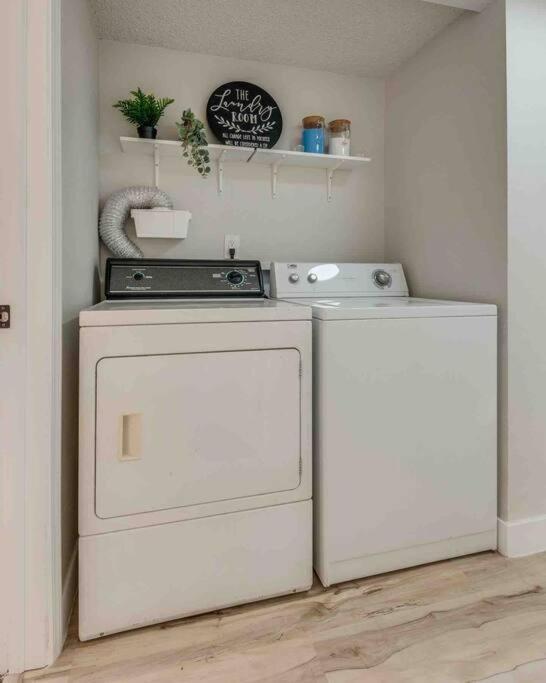 Cozy Home! 16 Min Away From Strip And Fremont لاس فيغاس المظهر الخارجي الصورة