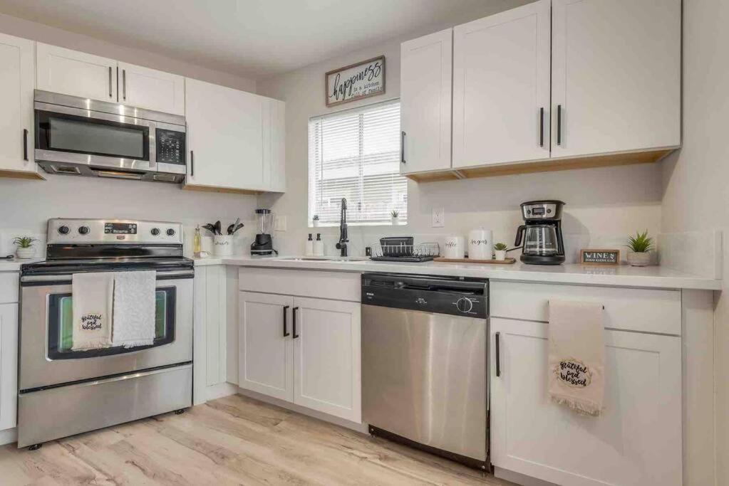 Cozy Home! 16 Min Away From Strip And Fremont لاس فيغاس المظهر الخارجي الصورة